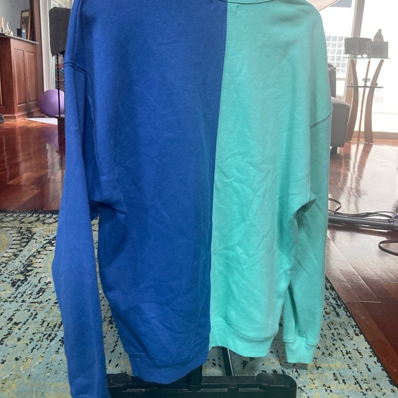 Sweatshirt - Picture 4 of 4